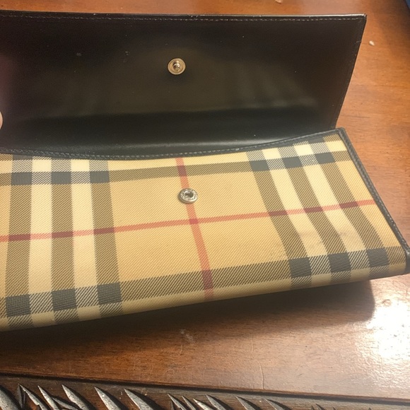 Brand new Burberry nova check long check wallet with credit card slots from 2000 - Picture 6 of 6
